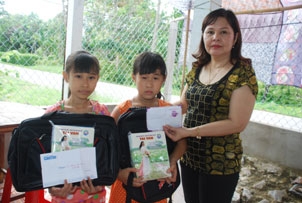 TRAO TIỀN TỪ THIỆN