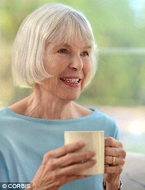 Uống 2 tách trà/ngày giúp phụ nữ lớn tuổi sống lâu hơn