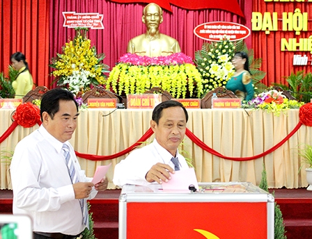 Khai mạc Đại hội đại biểu Đảng bộ huyện Vĩnh Thạnh
lần thứ XI, nhiệm kỳ 2015-2020