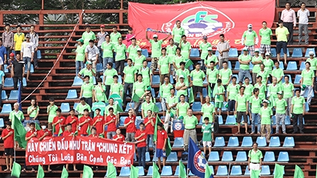 Đau đầu với “cổ động viên”