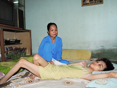 Trao tiền từ thiện