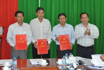 THƯỜNG TRỰC THÀNH ỦY TRIỂN KHAI
CÁC QUYẾT ĐỊNH VỀ CÔNG TÁC CÁN BỘ