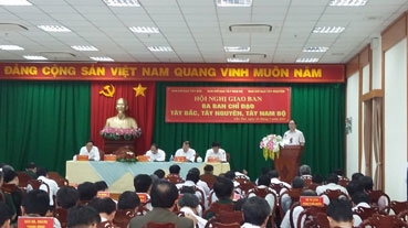 PHÁT TRIỂN KINH TẾ, XÓA ĐÓI GIẢM NGHÈO
VÀ ĐẢM BẢO AN NINH VÙNG BIÊN GIỚI