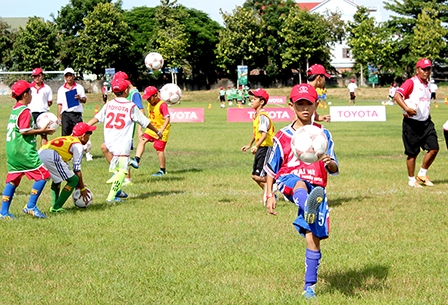 Gần 500 thí sinh tham dự vòng sơ tuyển "Trại hè bóng đá thiếu niên Toyota 2015" tại Cần Thơ