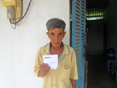 Trao tiền từ thiện