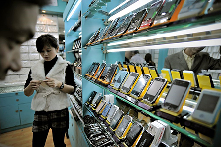 Trung Quốc triệt phá nhà máy sản xuất iPhone giả