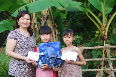 TRAO TIỀN TỪ THIỆN