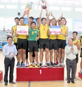 “Vắng bóng” bóng chuyền, bi sắt