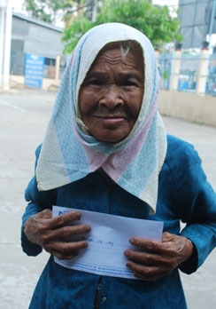 TRAO TIỀN TỪ THIỆN