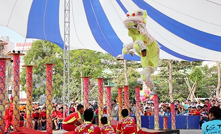 Lời giải bài toán khán giả