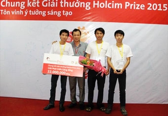 NHÓM SINH VIÊN CHẾ TẠO MÁY DỆT LỌP TỰ ĐỘNG