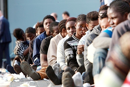 Người di cư ồ ạt vượt 
Địa Trung Hải sang châu Âu