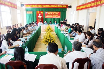 Nâng cao vai trò cán bộ nữ 
tham gia hệ thống chính trị