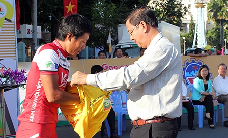 Giải đua xe đạp ĐBSCL ghé “trạm” Cần Thơ