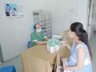 Mẹ nhiễm HIV, sinh con không nhiễm