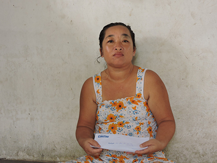 Trao tiền từ thiện