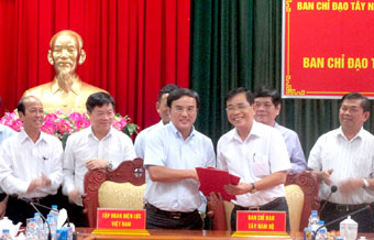 Ban Chỉ đạo Tây Nam Bộ ký thỏa thuận hợp tác với Tập đoàn Điện lực Việt Nam về công tác an sinh xã hội