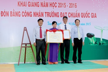 Trường thcs trung thạnh đón bằng công nhận trường đạt chuẩn quốc gia mức độ 1