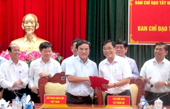 Ban Chỉ đạo Tây Nam Bộ ký thỏa thuận hợp tác với Tập đoàn Điện lực Việt Nam về công tác an sinh xã hội