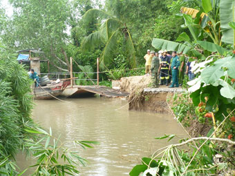 Cân nhắc bài toán kinh tế và môi trường để hạn chế tình trạng sạt lở ven sông