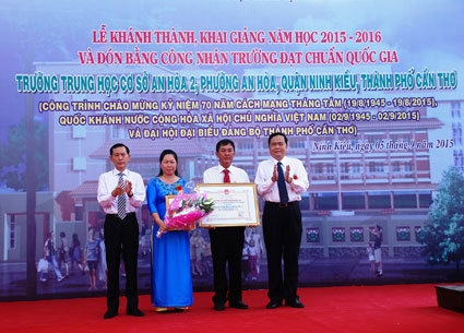 RỘN RÀNG NGÀY KHAI TRƯỜNG