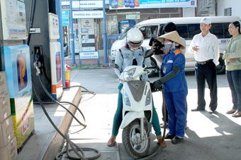 Hợp lực đẩy mạnh kinh doanh,
tiêu thụ xăng sinh học