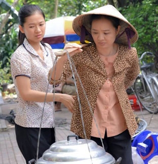 “Chiếc vòng ngọc huyết” Đánh đổi tất cả cho thành công?