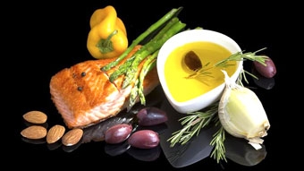 Dùng nhiều dầu ô liu nguyên chất  giảm 62% nguy cơ ung thư vú