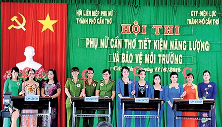 Tiếp tục đẩy mạnh 
phong trào tiết kiệm điện