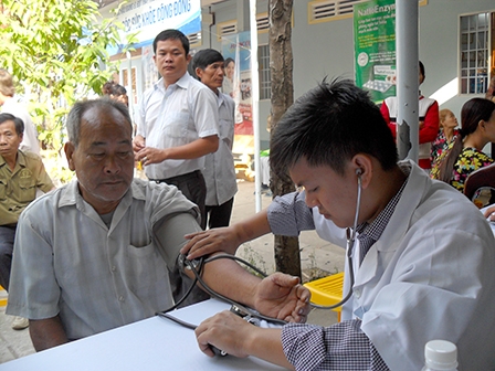 Người cao tuổi tăng cường dinh dưỡng, 
đẩy lùi bệnh tật