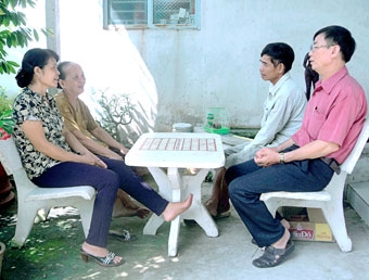 VÌ HẠNH PHÚC CỦA NHÂN DÂN