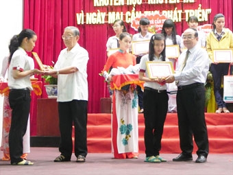 15 năm vì sự nghiệp “trồng người”