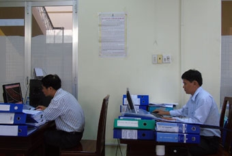 NÂNG CAO Ý THỨC TỰ GIÁC CỦA CÁN BỘ, ĐẢNG VIÊN 
TRONG KHẮC PHỤC HẠN CHẾ, KHUYẾT ĐIỂM