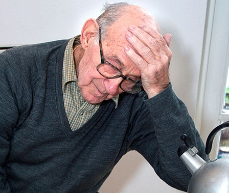 Thăm nom thường xuyên giúp người già chống trầm cảm