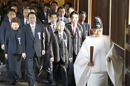 Hàng loạt nghị sĩ Nhật thăm đền 
Yasukuni gây tranh cãi