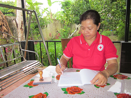 Trao tiền từ thiện