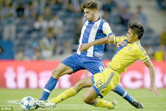 Ruben Neves - “Sergio Busquets mới” của Porto