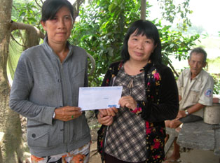 TRAO TIỀN TỪ THIỆN