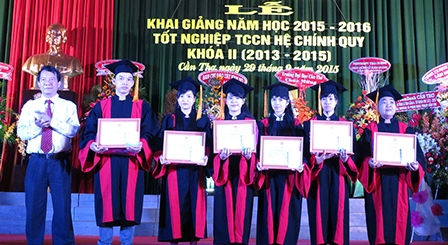 Để sử dụng hiệu quả nguồn nhân lực y tế