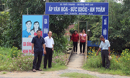 Tích cực vận động nhân dân
làm theo gương Bác