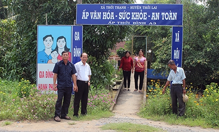 Tích cực vận động nhân dân 
làm theo gương Bác