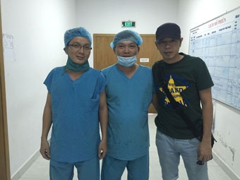 Nghệ sĩ Thái Hòa hỗ trợ tiền viện phí
cho cụ Nguyễn Văn Vốn