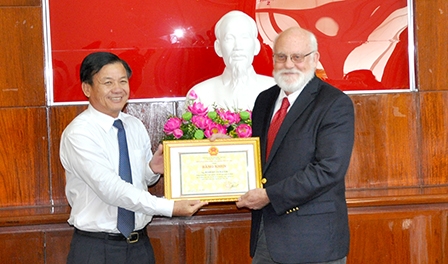 Viện nghiên cứu Lúa gạo quốc tế cam kết hỗ trợ 
TP Cần Thơ hoàn thiện chuỗi giá trị sản xuất lúa gạo