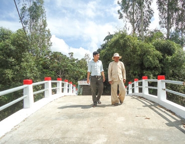 Tín đồ Phật giáo Hòa Hảo 
chung tay xây dựng nông thôn mới