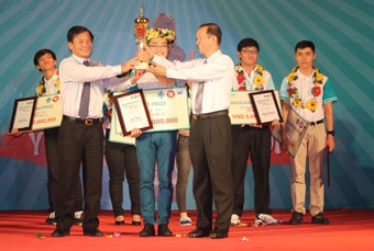 ĐẠI HỌC NGOẠI THƯƠNG HÀ NỘI ĐOẠT QUÁN QUÂN WILMAR CLV AWARDS 2015