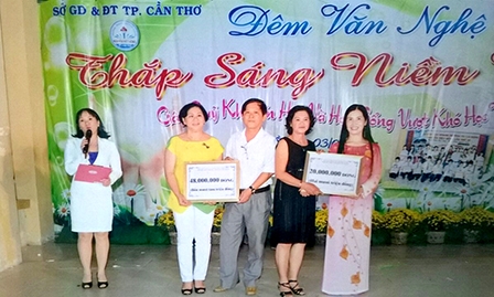 Tiếp sức trò nghèo