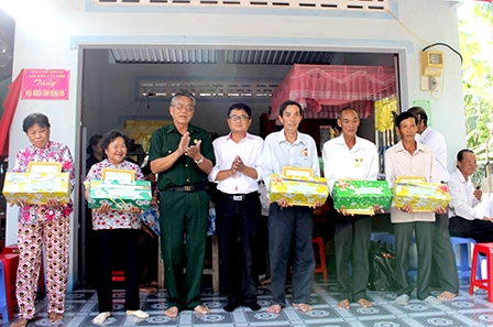 Bàn giao nhà nghĩa tình đồng đội