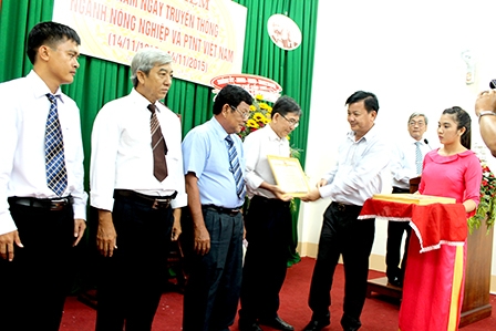 Tổ chức họp mặt kỷ niệm 70 năm Ngày “Truyền thống
ngành nông nghiệp và phát triển nông thôn Việt Nam”