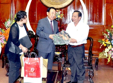 ĐỒNG CHÍ TRẦN QUỐC TRUNG 
TIẾP LÃNH ĐẠO TẬP ĐOÀN TAEKWANG HÀN QUỐC