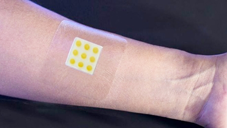 Băng y tế đổi màu giúp cảnh báo nhiễm trùng 

vết thương